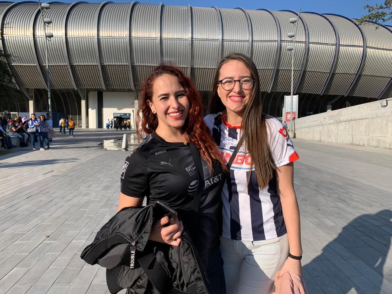 Los aficionados comienzan a llegar al gigante de acero pero ver la final de vuelta entre Monterrey y Tigres.