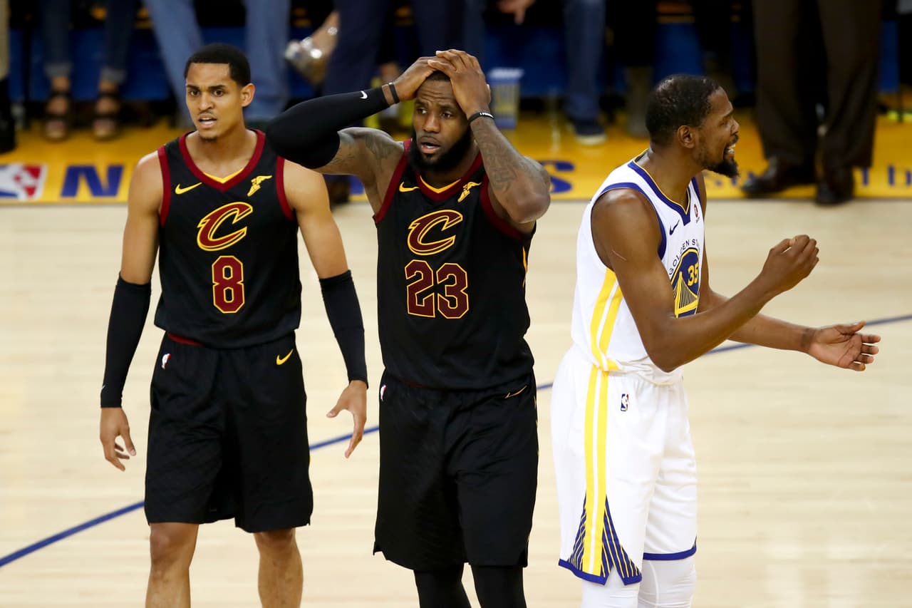 Su última final fue en 2018, buscando la revancha contra los Warriors y liderando a los Cavs, pero tampoco tuvo suerte y perdieron la serie 0-4. Ese fue su último capítulo con Cleveland.
