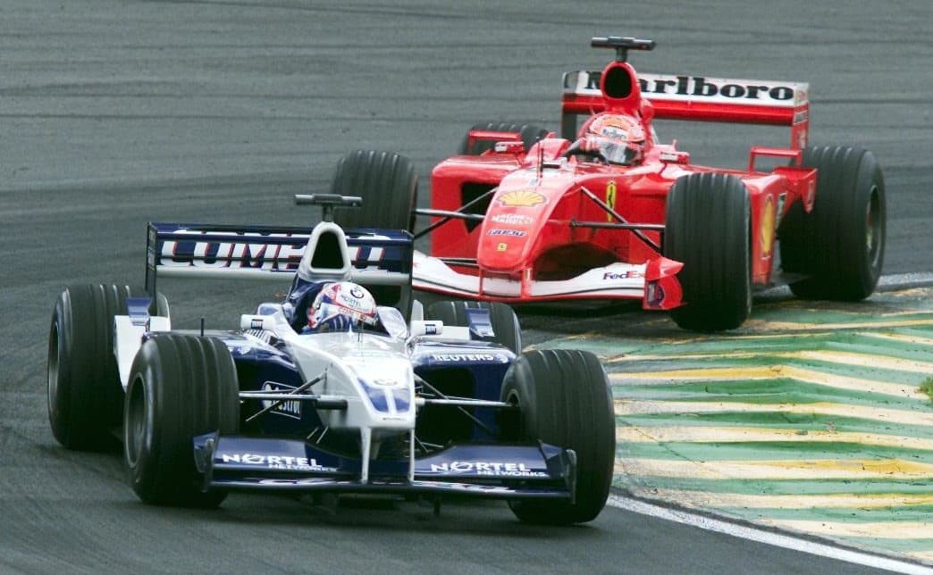 A partir de su segundo año en la F1, Montoya se convirtió en una de las amenazas de Michael Schumacher. Sus duelos son unos de los más recordados en la historia de la categoría.