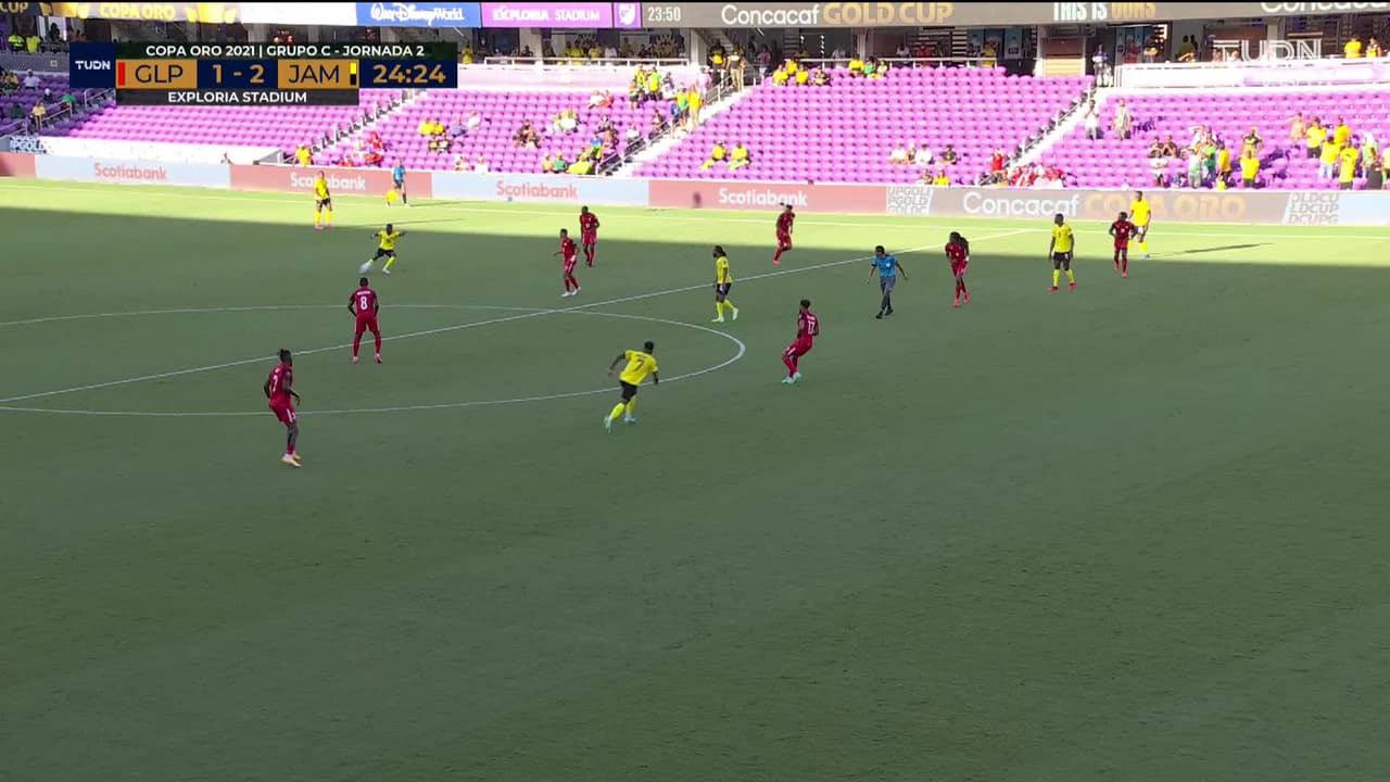 ¡TIRO ATAJADO! disparo por Leon Bailey.