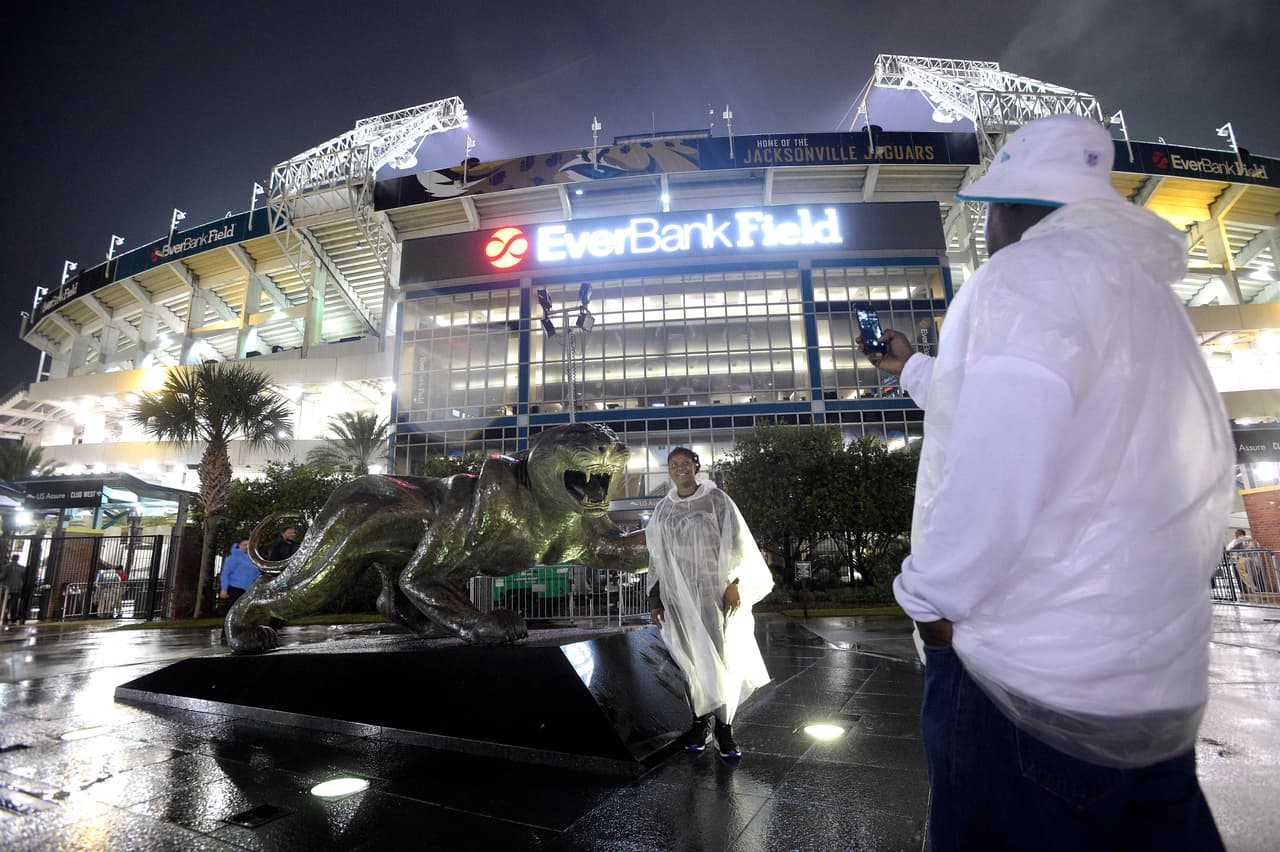Lluvia, sol, frío, no importa el clima los fans ponen el calor para animar a sus equipos. Checa lo mejor de los aficionados de la NFL en la Semana 11.