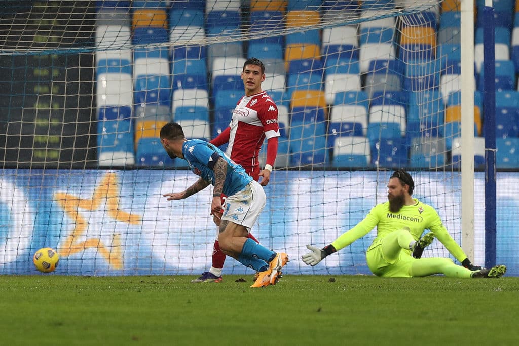 La Fiorentina cae como visitante ante el Napoli de Gattuso 6-0. Los goles corrieron a cargo de Diego Demme, Piotr Zielinski, Matteo Politano, doblete de Lorenzo Insigne y el mexicano Hirving Lozano anotó el tercer tanto del encuentro, durante la Jornada 18 de la Serie A.