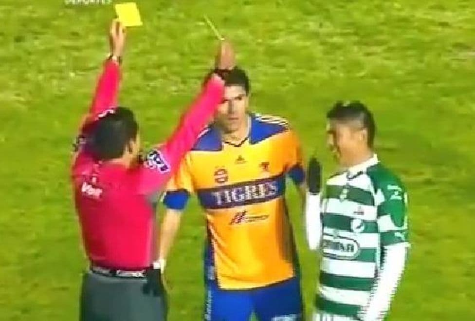 En un afán de protagonismo, Marco Antonio Rodríguez sacó un 'doble tarjetazo' pintando de amarillo a Mancilla y Oribe.