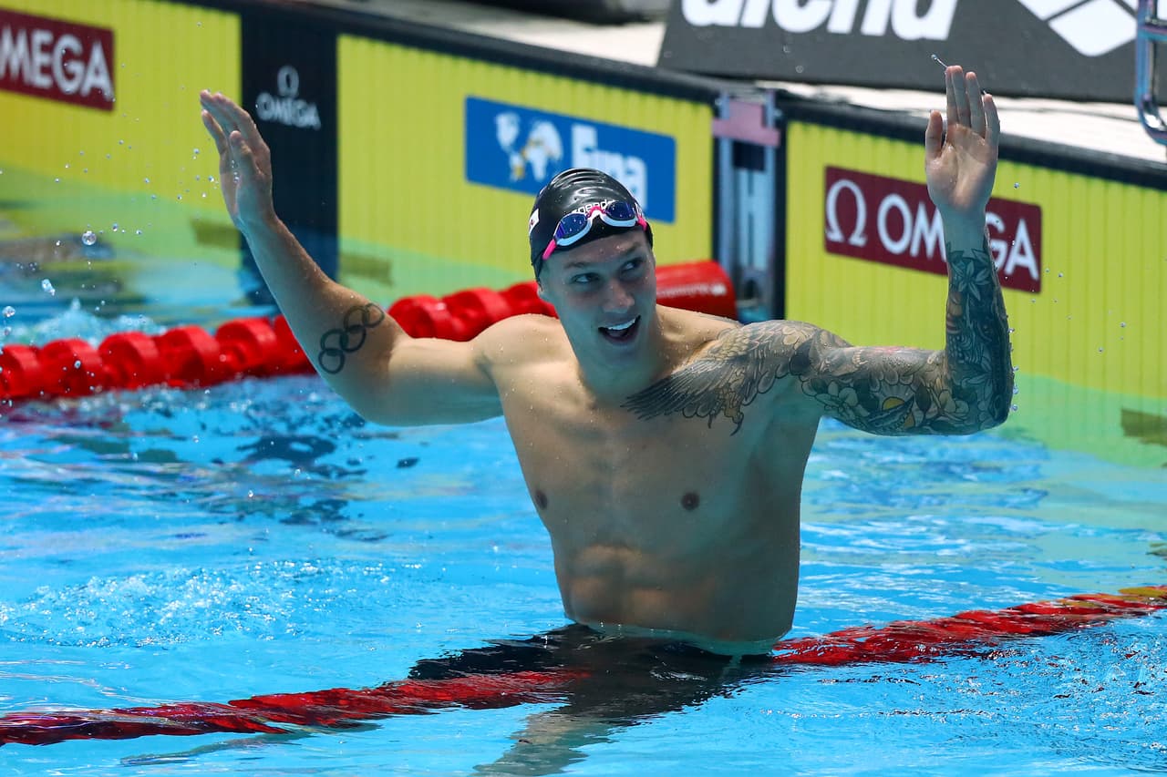 Caeleb Dressel empata marca olímpica en los 100 mariposa