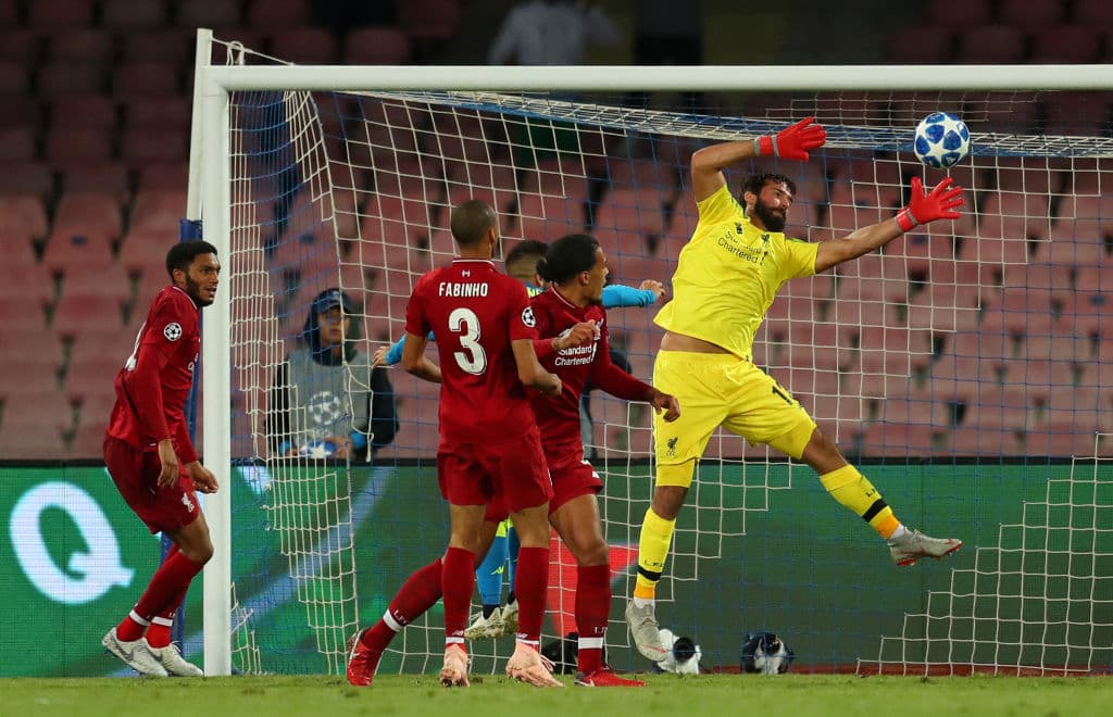 El arquero brasileño Alisson fue determinante para que esa diferencia no llegara antes en el trámite del partido.