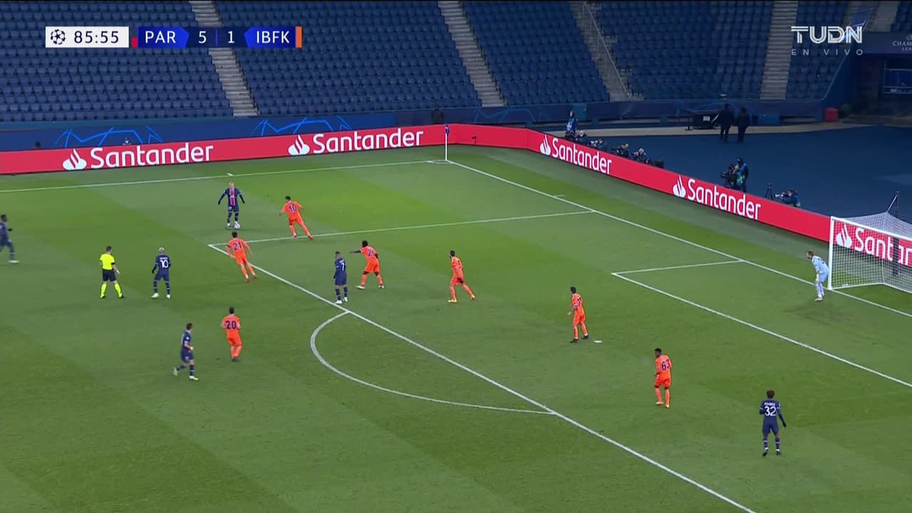 ¡TIRO ATAJADO! disparo por Neymar.