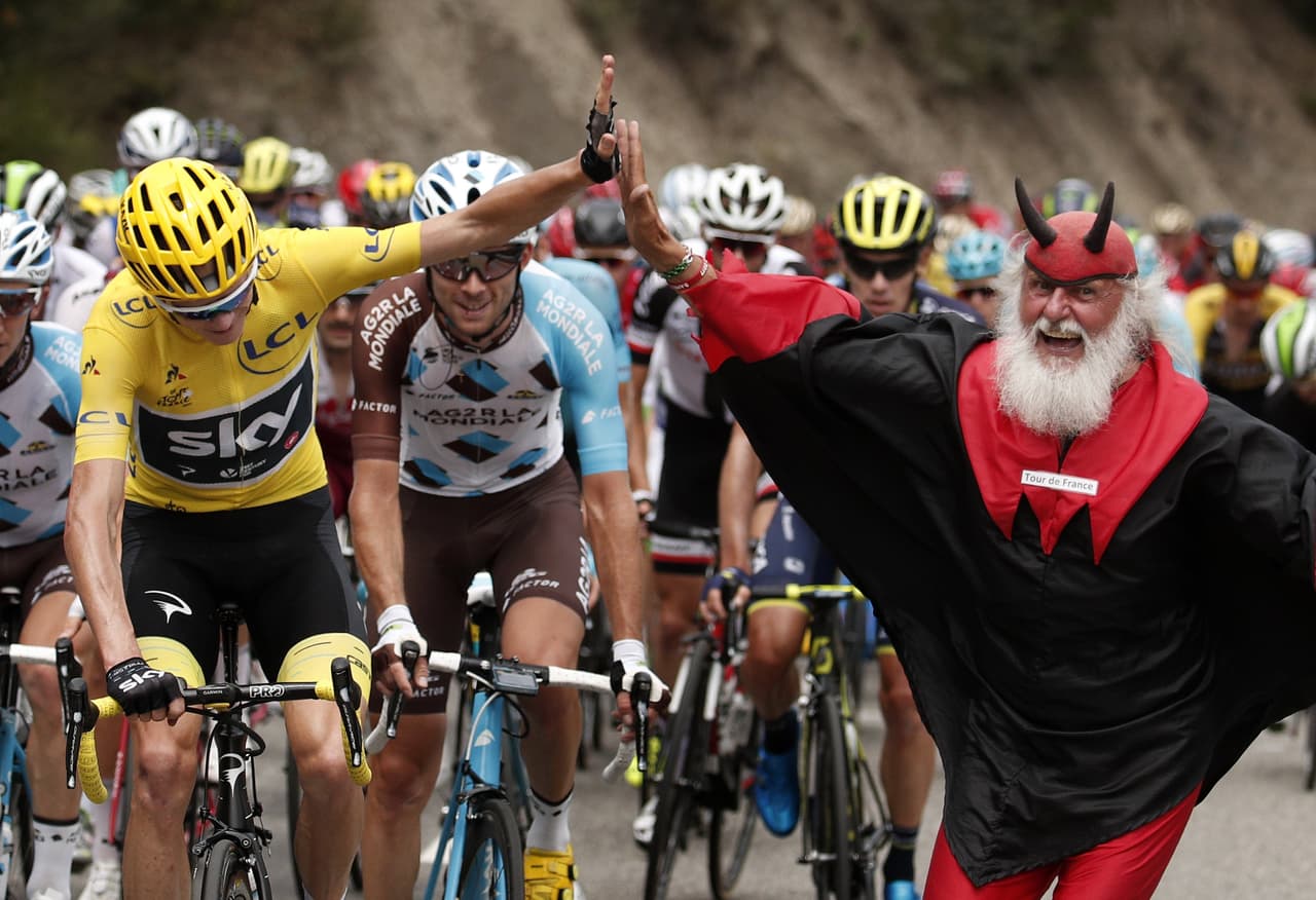 Froome es uno de los grandes favoritos del público francés, cuyos personajes más característicos ya se rinden a sus pies.