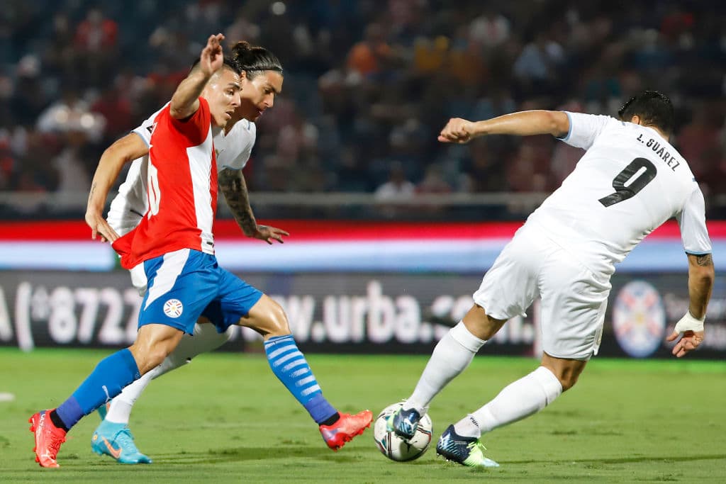 Las visitas salen victoriosas en la CONMEBOL, Uruguay logró imponerse 0-1 a Paraguay y Argentina venció 1-2 a Chile.