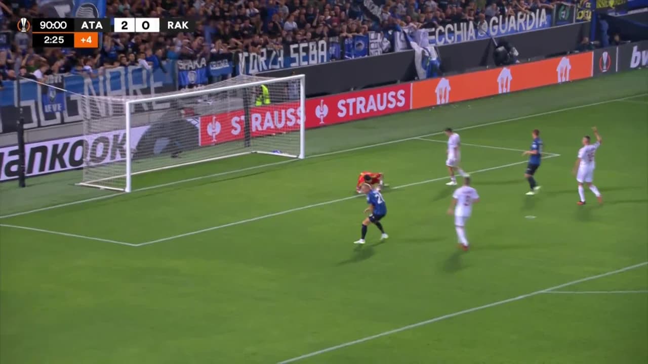 ¡TIRO ATAJADO! disparo por Mario Pasalic.