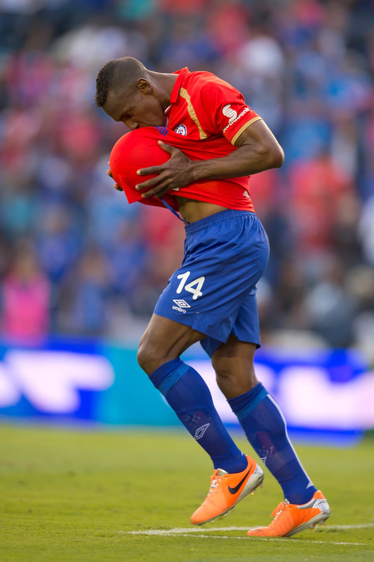 En sus dos años jugó 78 partidos –77 como titular– y marcó cinco goles, siendo subcampeón de la Liga MX y campeón de la Copa MX.