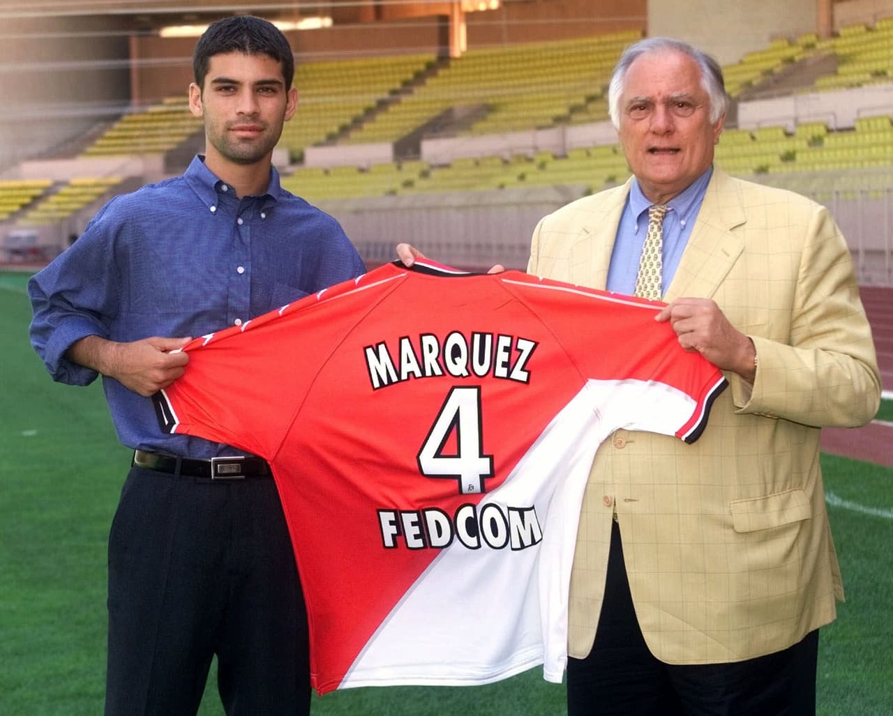 Su llegada al viejo continente se dió vía Francia. El mexicano debutó con el Mónaco el 14 de agosto de 1999 en la goleada que el equipo del principado propinó al Bastia 4 - 0.