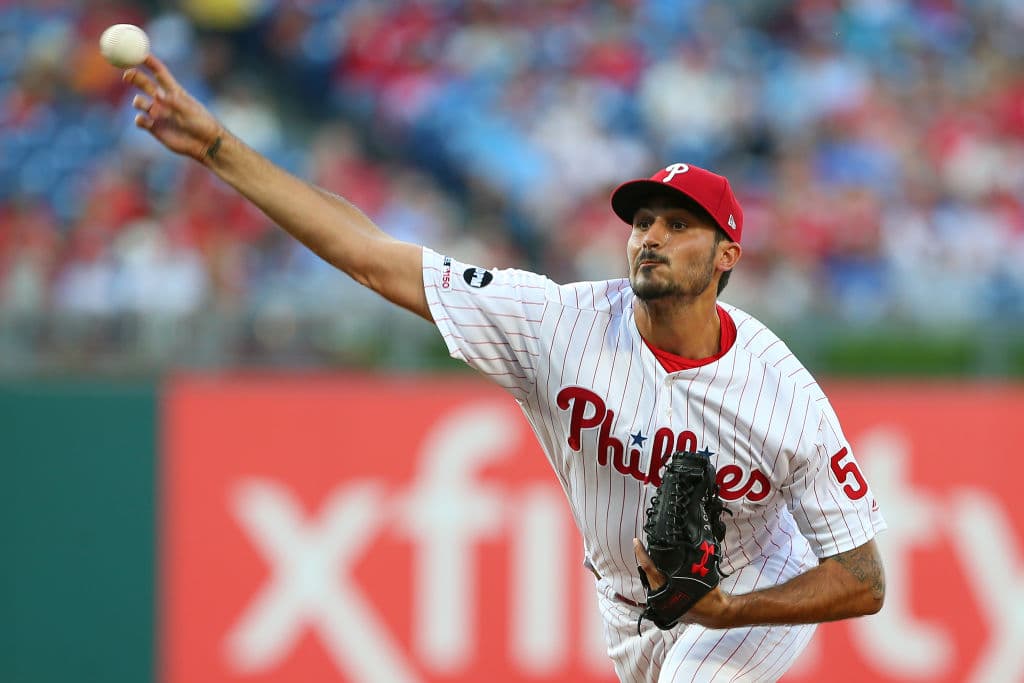 Zach Eflin (7-9), de Filadelfia, aceptó siete carreras y nueve imparables en seis entradas.