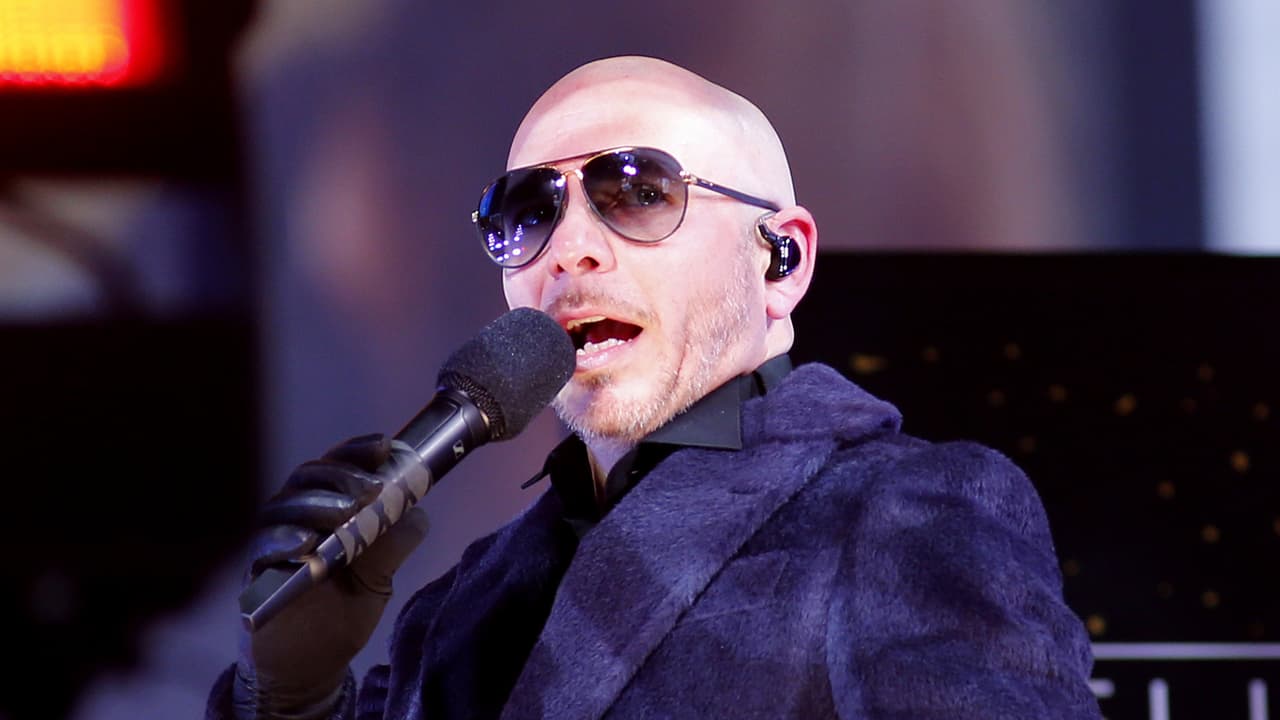 Pitbull se convierte en dueño de equipo NASCAR