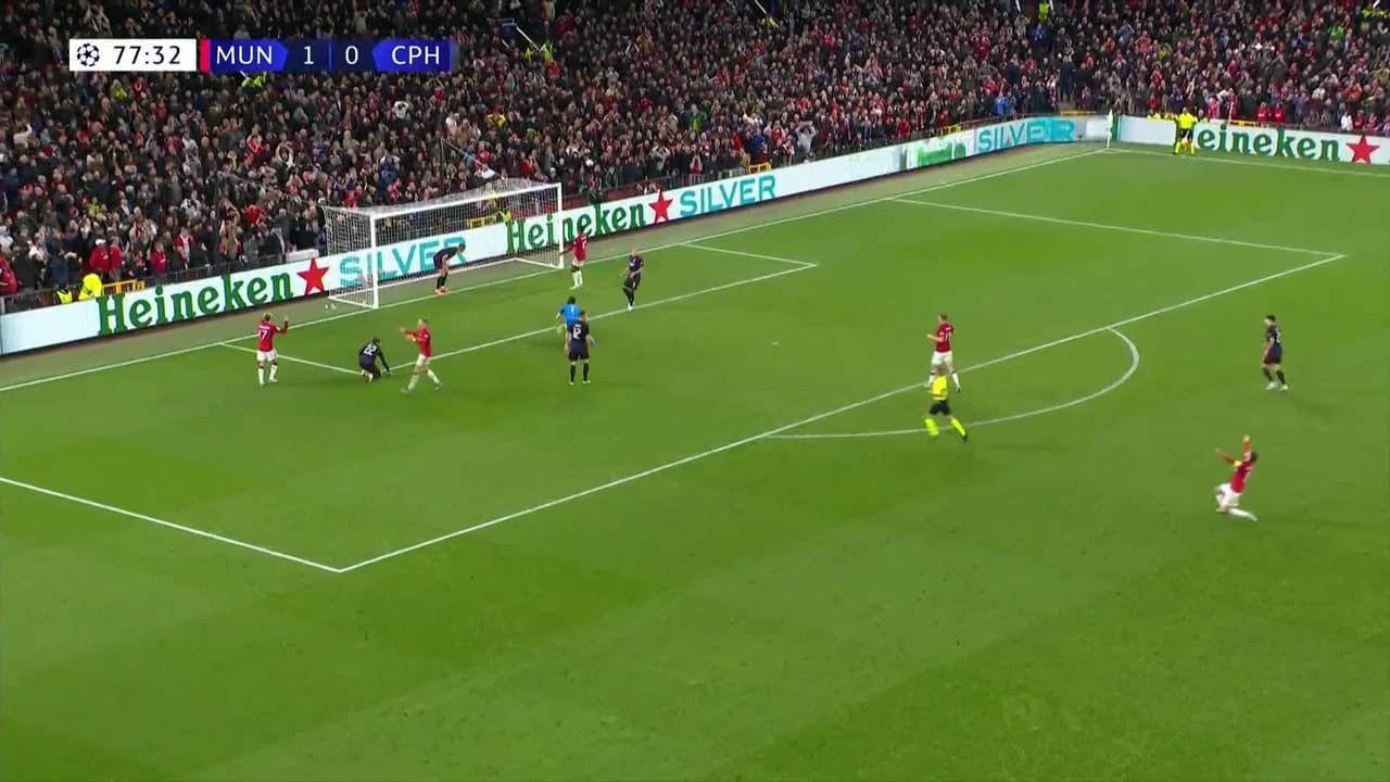 ¡TIRO ATAJADO! disparo por Alejandro Garnacho.