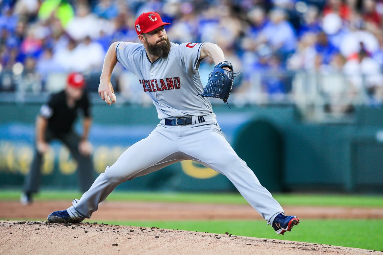 Corey Kluber de los Cleveland Indians recibe su tercera selección al Juego de Estrellas. El veterano derecho de la Tribu tiene foja de 12-4 en 2018 y una efectividad de 2.49 con 123 ponches.