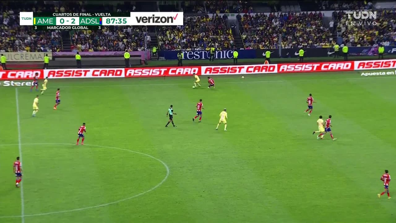 ¡TIRO ATAJADO! disparo por Diego Valdés.