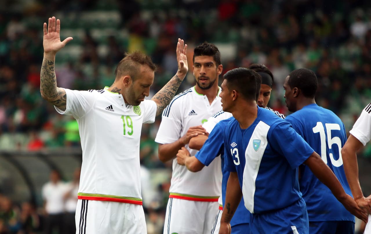 Eduardo Herrera inició el partido al lado de Matías Vuoso en la delantera mexicana. Desde el primer minuto se le notó con muchos deseos y fue combinando de buena manera con Gerardo Flores por la banda derecha.