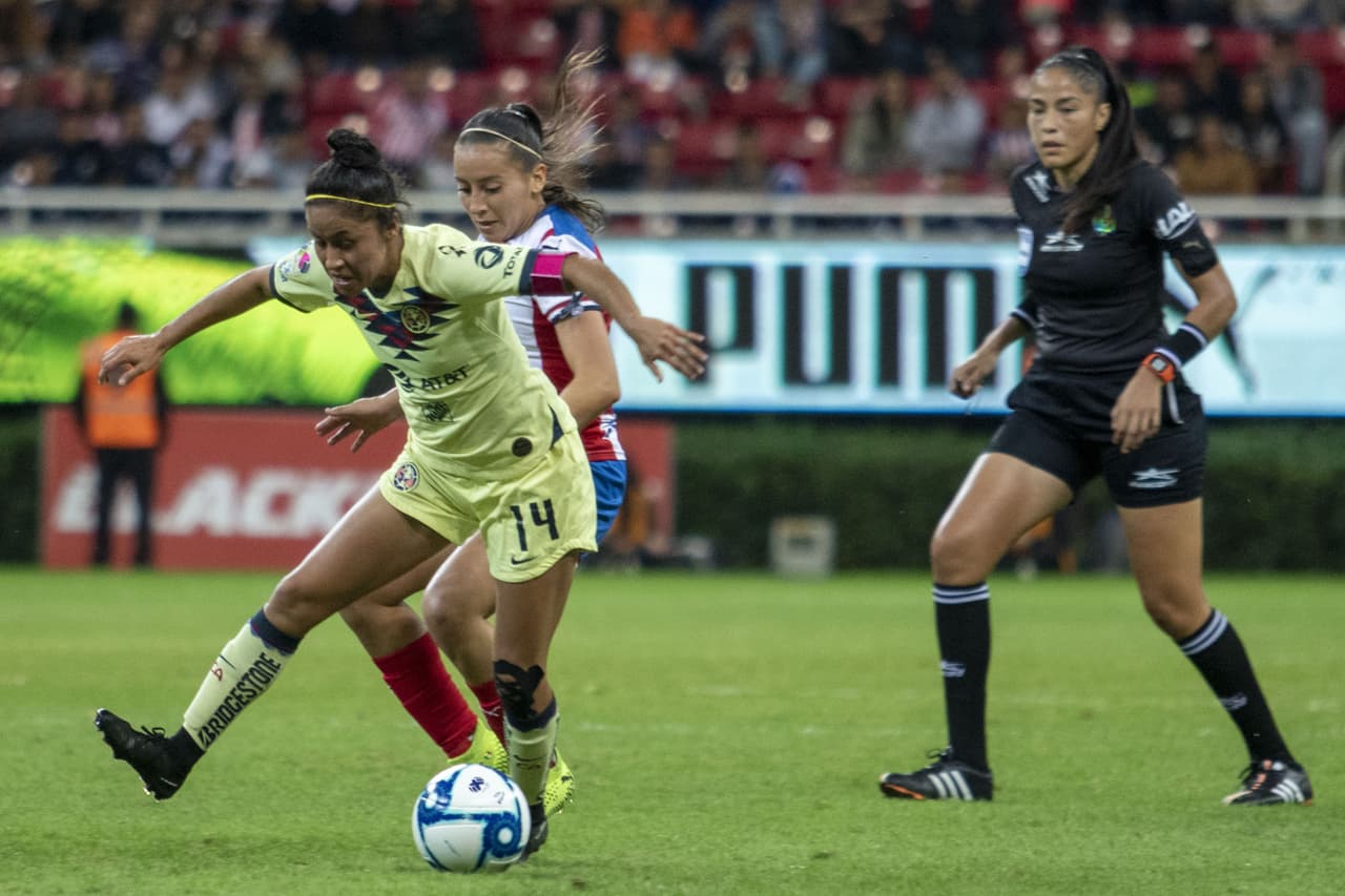 Con goles de Daniela Espinosa y Jennifer Muñoz, laságuilas se imponen 0-2 en su visita a las Chivas.