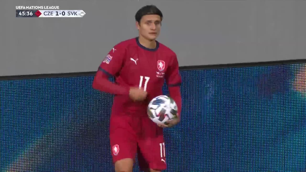 ¡TIRO ATAJADO! disparo por Vladimir Darida.