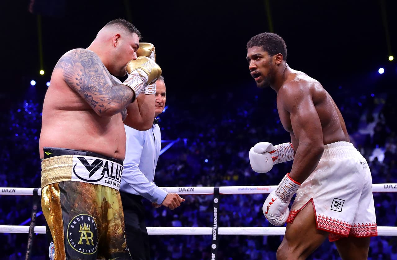 Anthony Joshua neutrali´zo la mayoría de los ataques del mexicano.