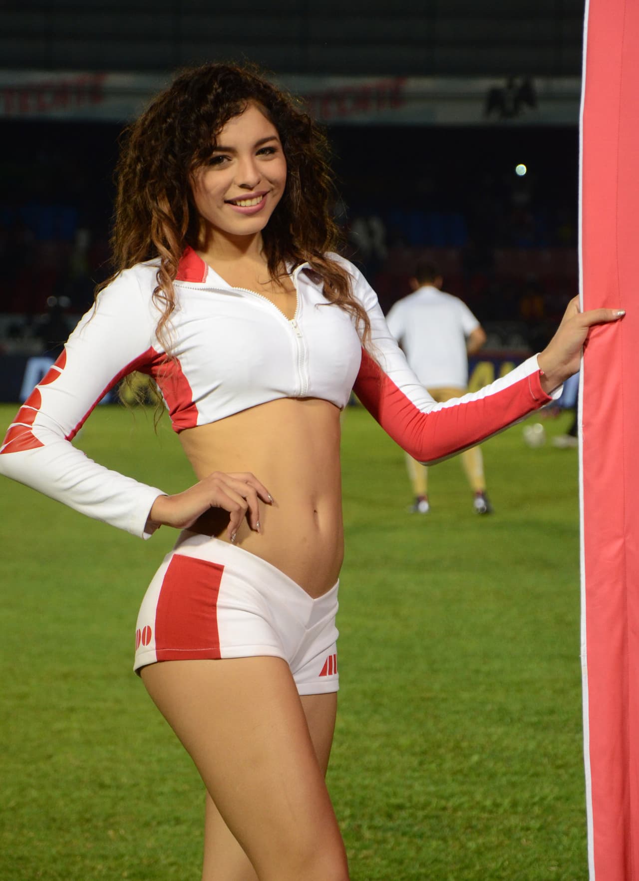 La belleza de las porristas en la fecha 8