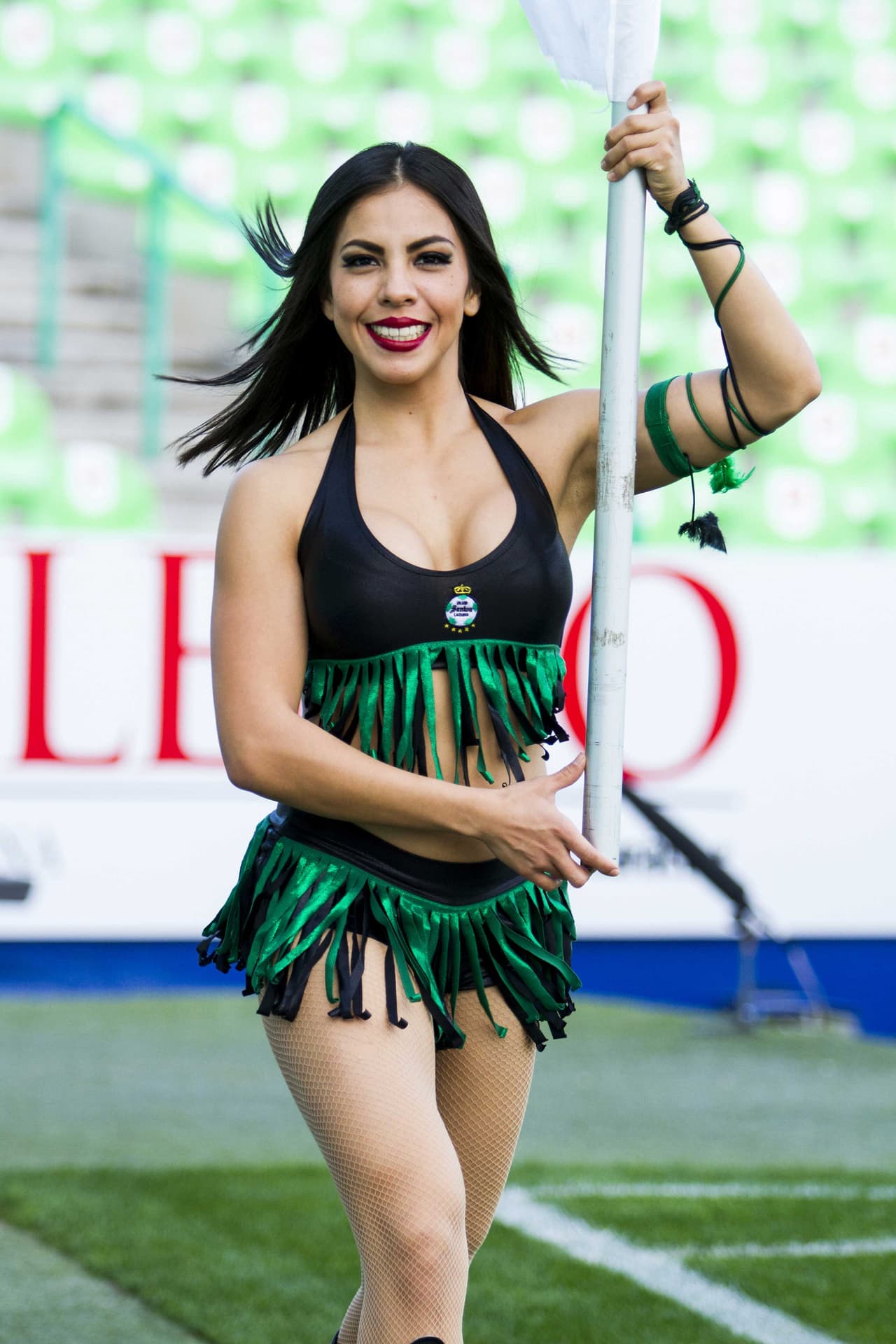 La belleza de las porristas en la fecha 8