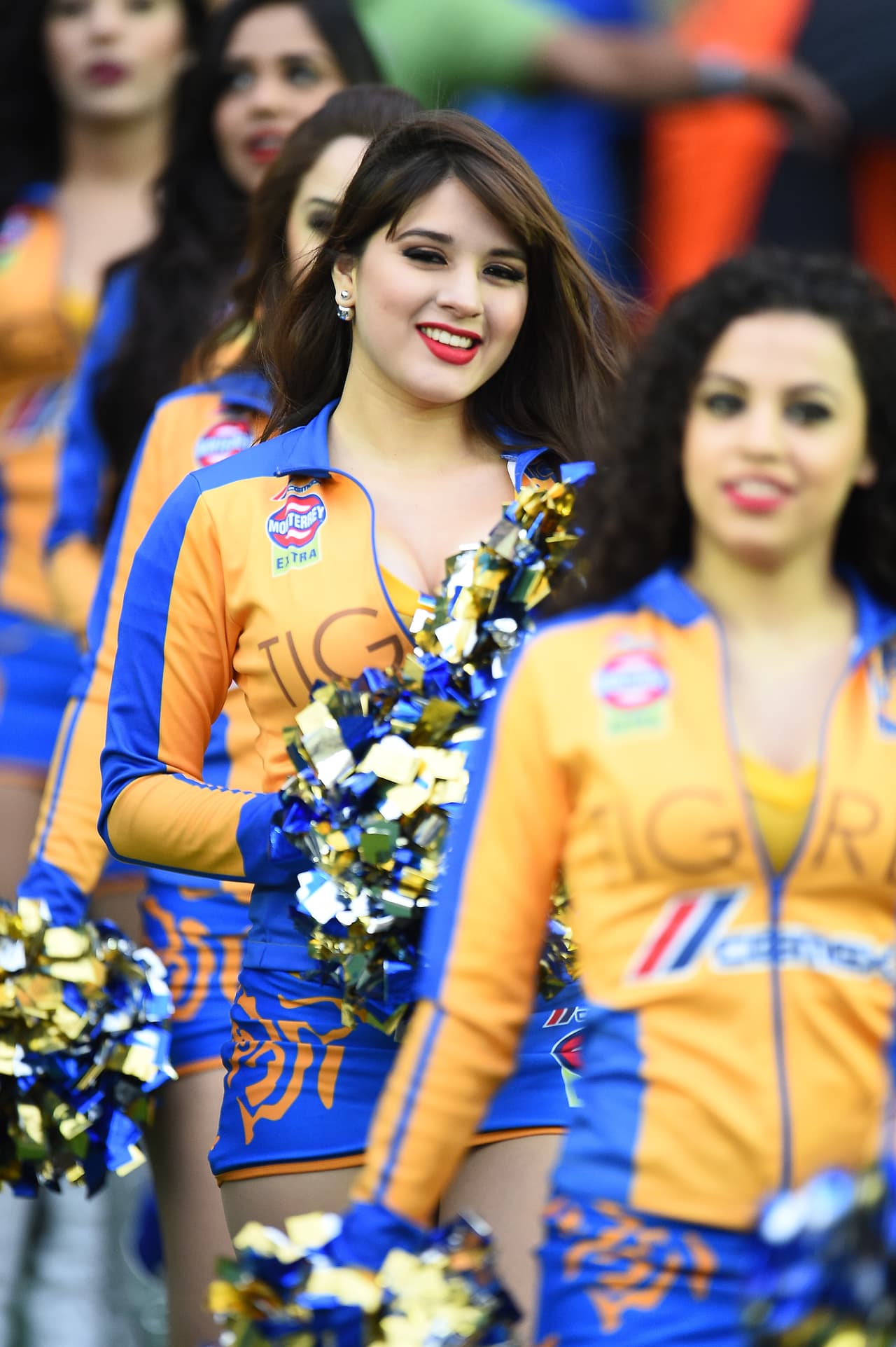 La belleza de las porristas en la fecha 8