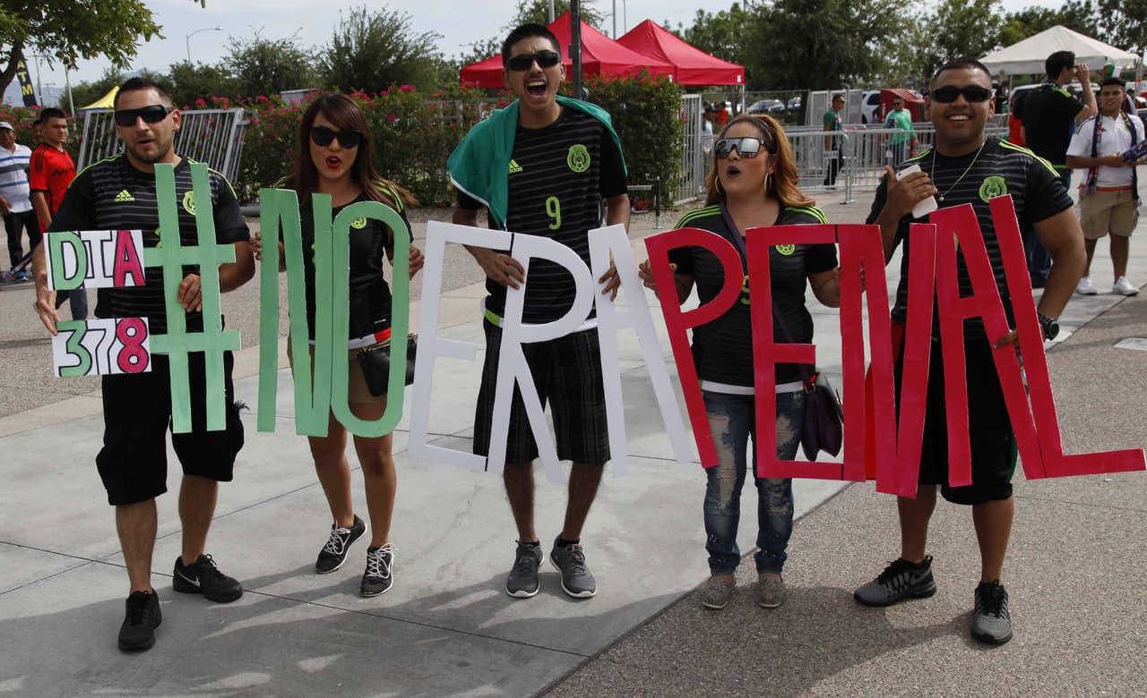 La afición en Estados Unidos llegó a Phoenix con todo su colorido para ver a México y Guatemala enfrentarse en la Copa Oro 2015.