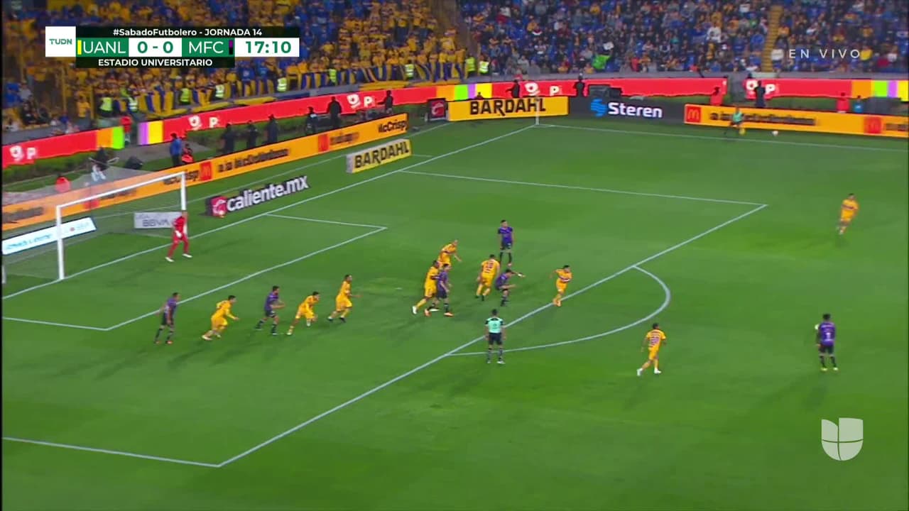 ¡TIRO ATAJADO! disparo por Yoel Bárcenas.