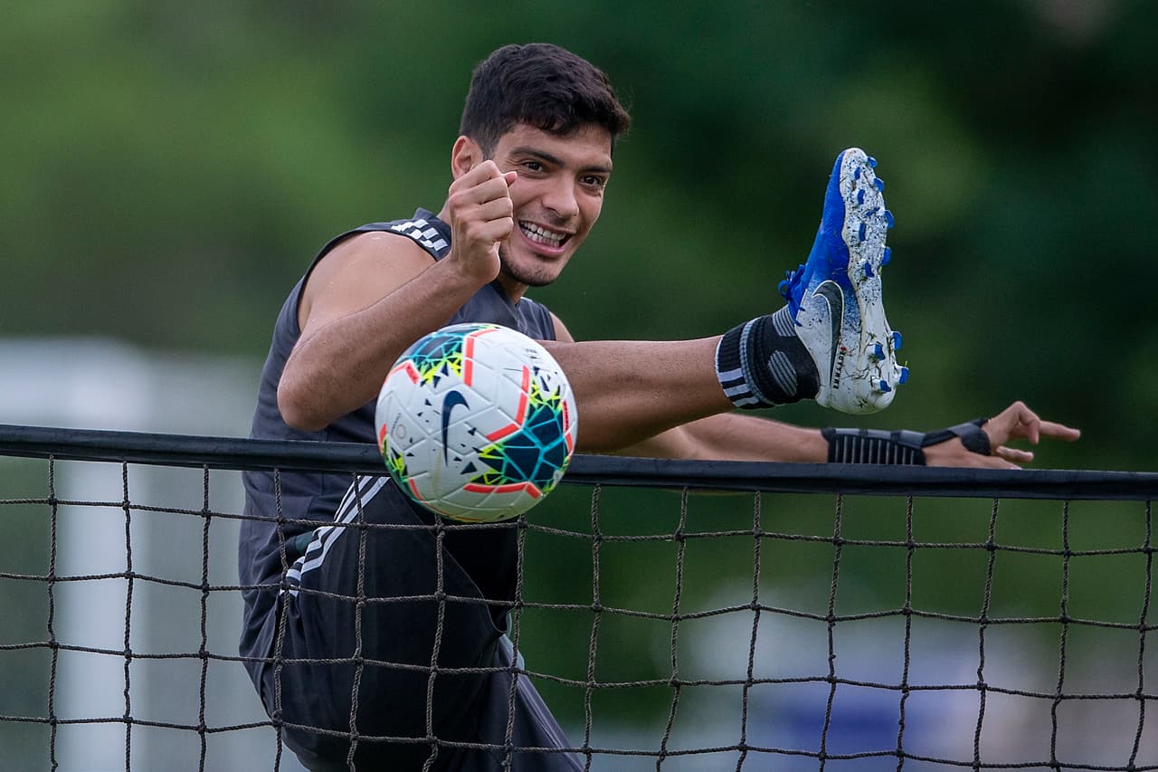 Integrantes y cuerpo técnico de la Selección Mexicana de fútbol no perdieron el tiempo y luego de su llegada a la ciudad de Chicago, se pusieron a entrenar en las instalaciones de la Universidad de Illinois. El entrenador Gerardo 'Tata' Martino dirigió la práctica para iniciar con la preparación en ruta al importante duelo por la Final de la Copa Oro ante Estados Unidos.