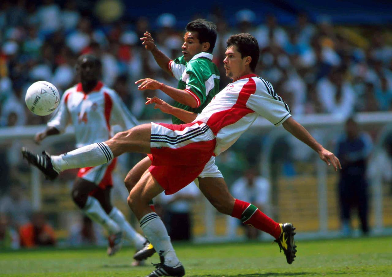 En otra de las páginas negras del 'Tri' en las eliminatorias mundialistas, aquella selección que dirigía Enrique Meza se metió al Varsity Stadium de Toronto para empatar sin goles ante el cuadro de la 'Hoja de Maple'.