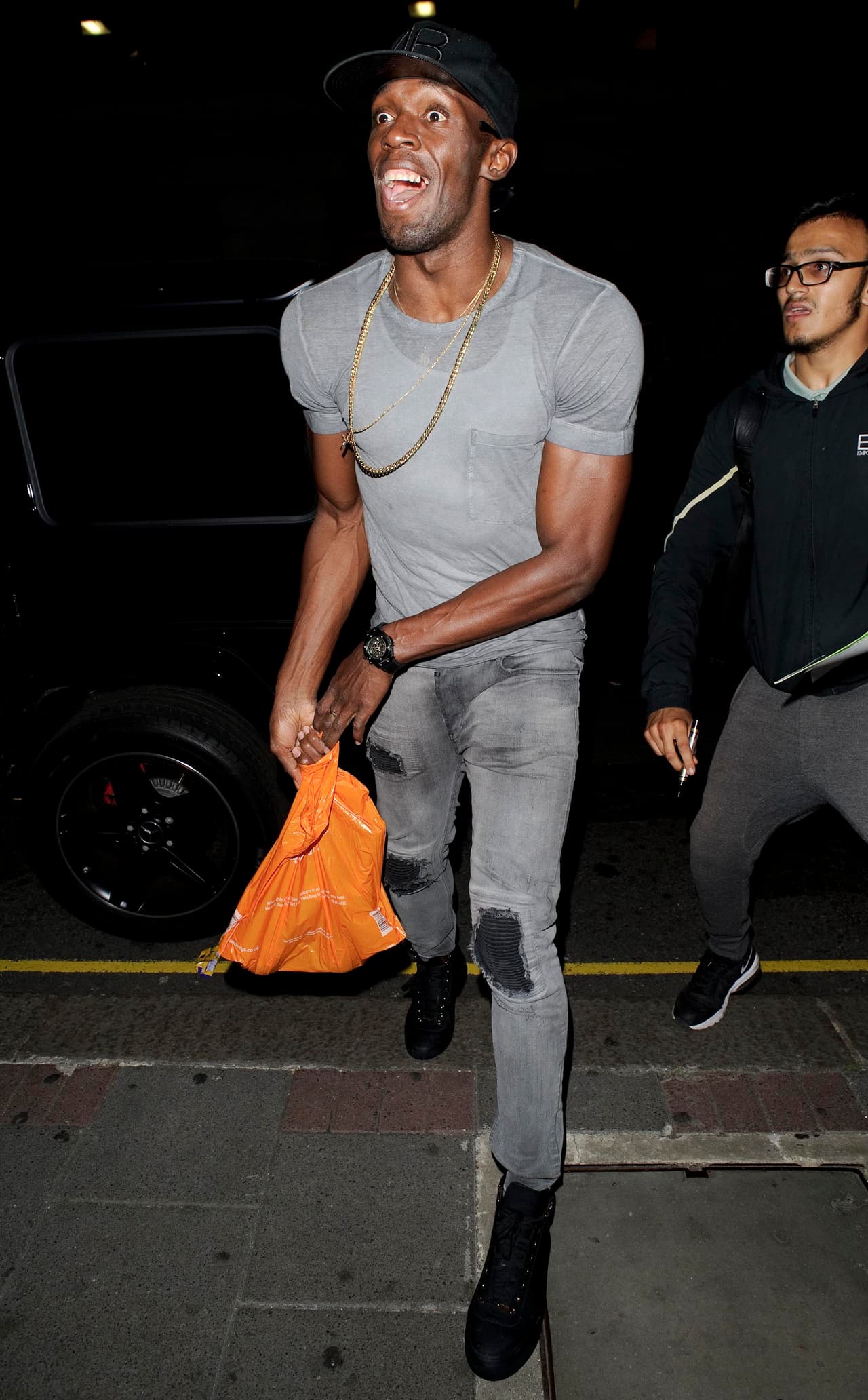 Intentó huír de las cámaras a toda velocidad.