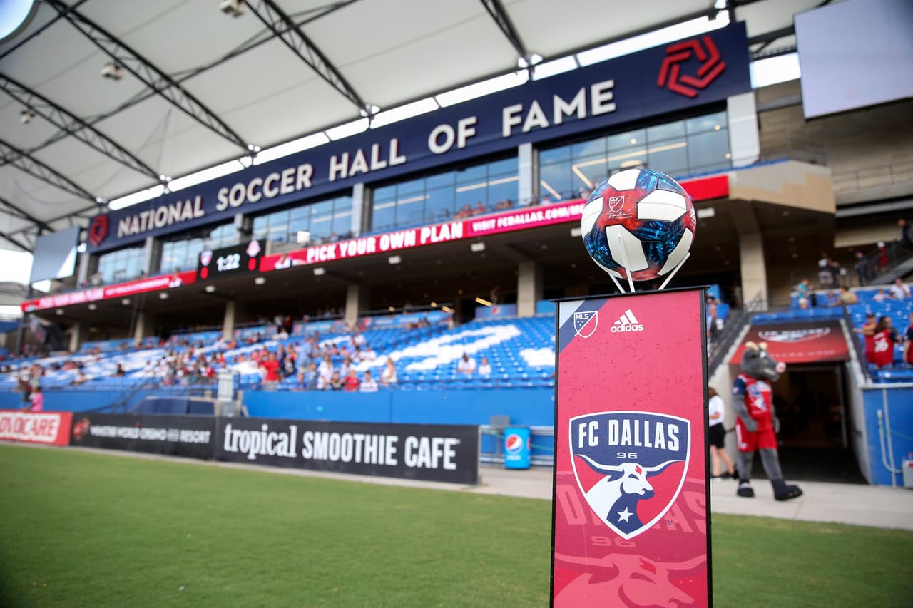 Toyota Stadium -ubicado en la ciudad de Frisco- tiene otros puntos adicionales de interés. Dentro de su estrucutura funciona el Salón de la Fama del Fútbol de Estados Unidos.