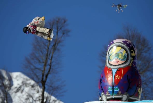 Kotsenburg aprovechó la baja de su compatriota Shaun White -que se dañó la muñeca izquierda en un entrenamiento, el pasado martes y, debido a ello, prefirió reservarse para la prueba de 'halfpipe', en la que aspira a lograr un tercer título olímpico consecutivo- y se convirtió en el primer campeón de los Juegos de Sochi.
