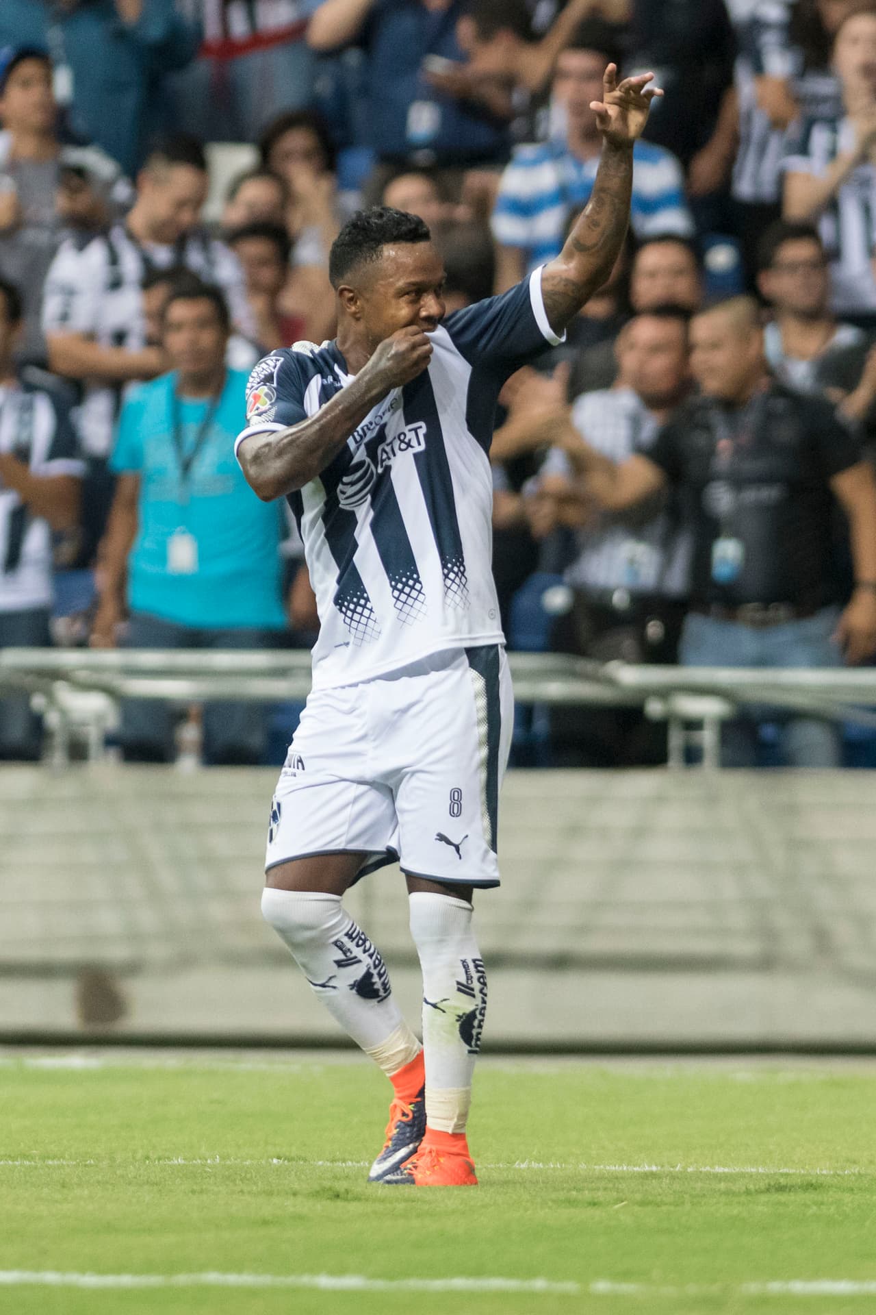 El colombiano ya está pisándole los talones a Humberto Suazo como uno de los mejores goleadores de Rayados.