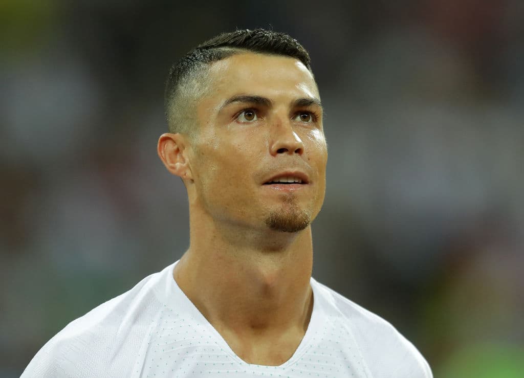 13) 
<b>Cristiano Ronaldo</b> (Portugal), Juventus. El veterano delantero lusitano de 33 años fue uno de los fichajes más caros del verano. Su carta tiene un valor de 100 millones de euros (115.5 mdd).
