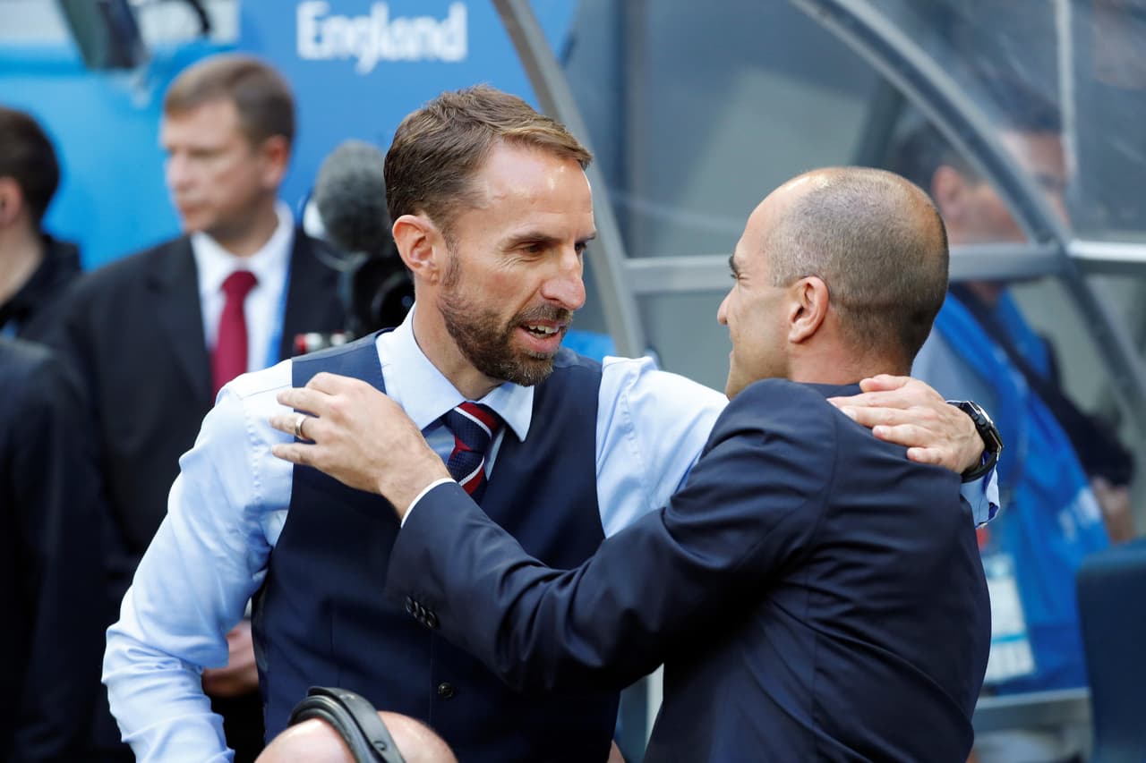 El saludo de los técnicos, Gareth Southgate de Inglaterra (izquierda), y Roberto Martínez de Bélgica (derecha)