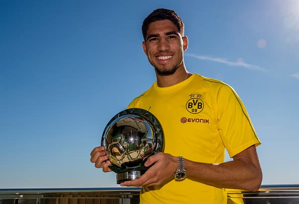 Hakimi recibió su galardón en plena 'pretemporada' del Dortmund.