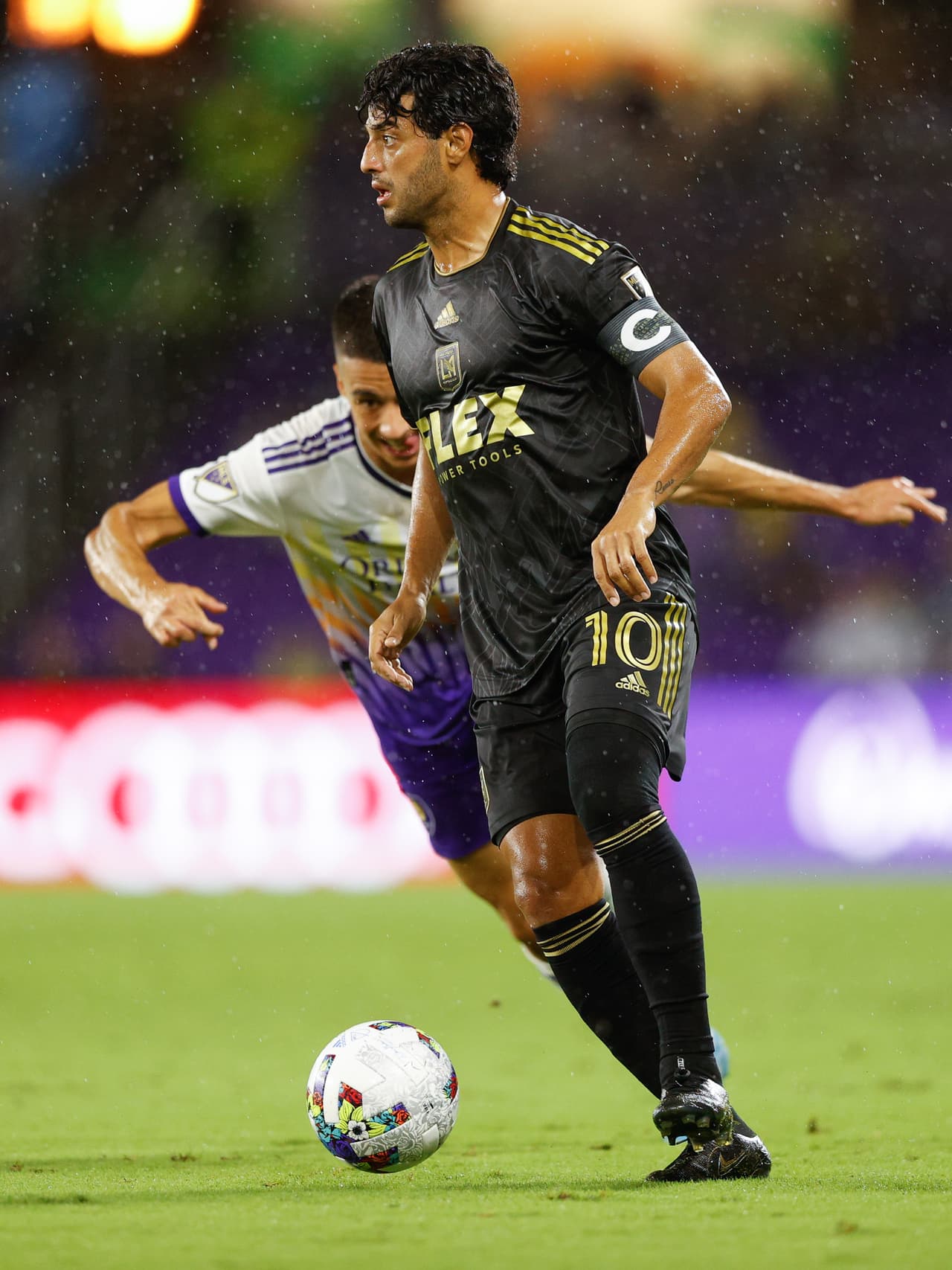 Mientras que 'el Bombardelo' Vela es el cerebro de un LAFC que le tomó el gusto a la primera posición de la Conferencia del Oeste.
<br>
<br>