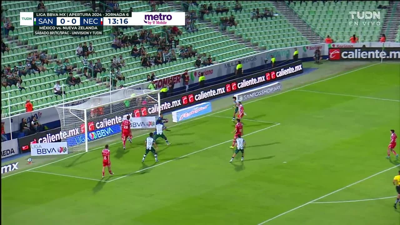 ¡TIRO ATAJADO! disparo por Diego Medina.