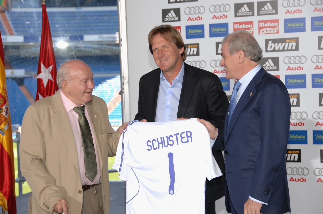 No solo fue entrenador sino también jugador con el Real Madrid. Es el caso del mediocampista alemán Bernd Schuster.