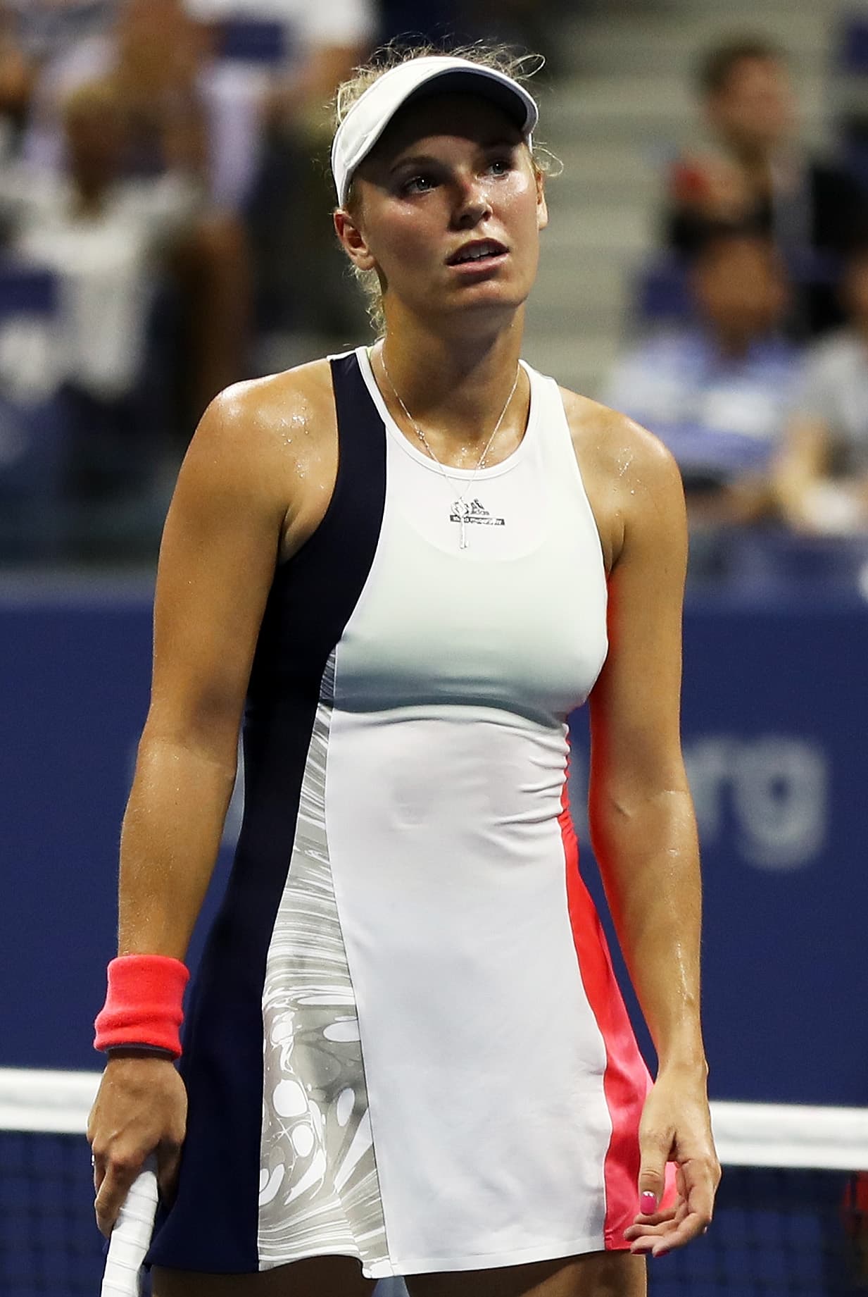 Caroline Wozniacki, exnúmero uno del mundo y ahora 19 en el ranking, es una figura reconocida en el tenis mundial no solo por su capacidad sino por su rostro angelical y su cuerpo atlético. La danesa tiene una gran combinación entre su buen juego y su sobresaliente belleza que la hacen un referente en WTA.