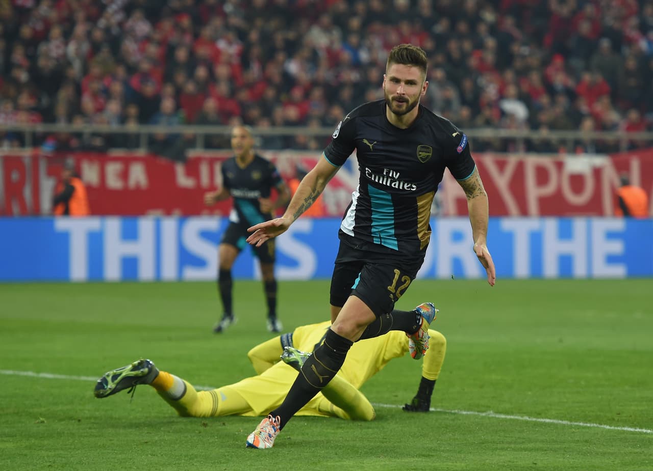 El Arsenal alcanzó octavos de final por el decimosexto año consecutivo. El triplete de Olivier Giroud contra el Olymiakos el 9 de diciembre aseguro la calificación del Arsenal.