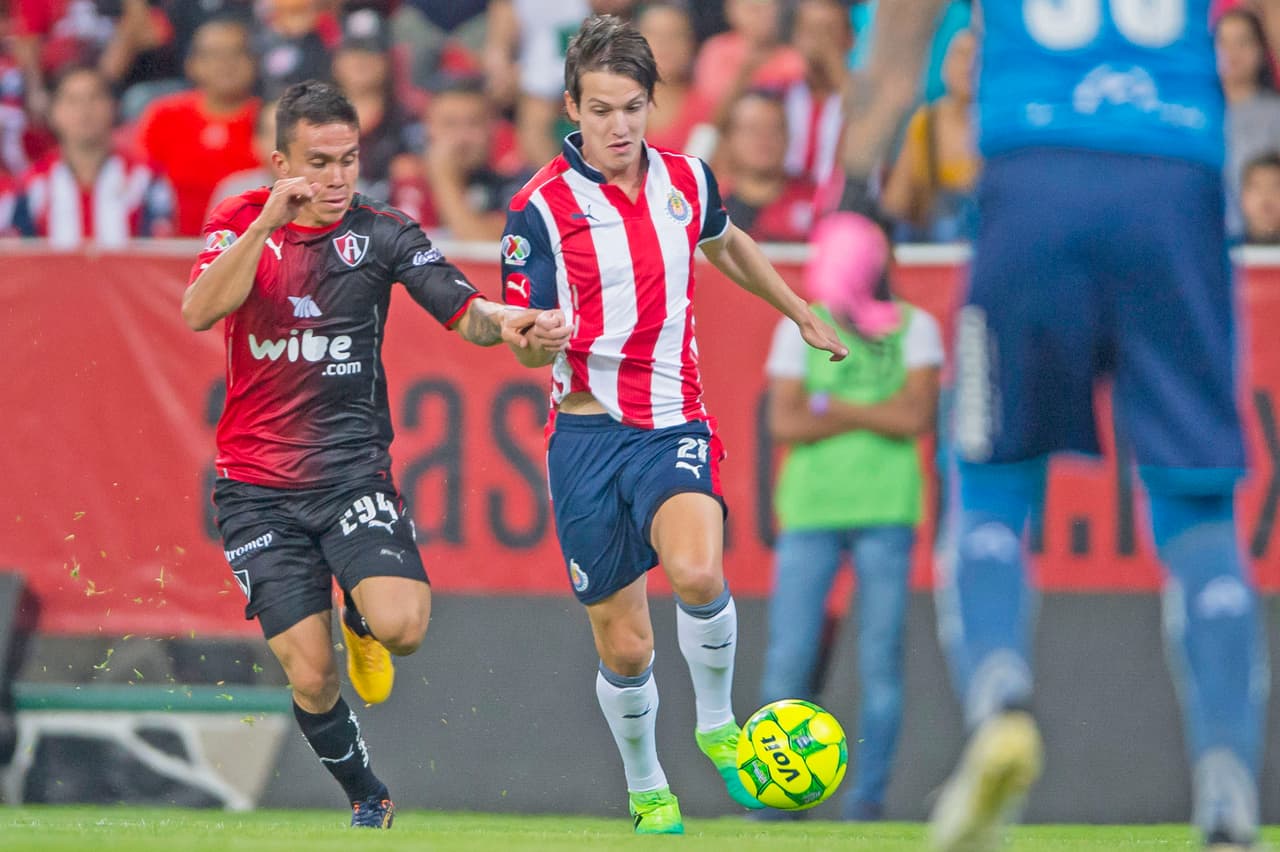 Por las Chivas, Carlos Fierro fue el jugador más activo. Sus llegadas por la banda izquierda provocaron las jugadas de mayor peligro.