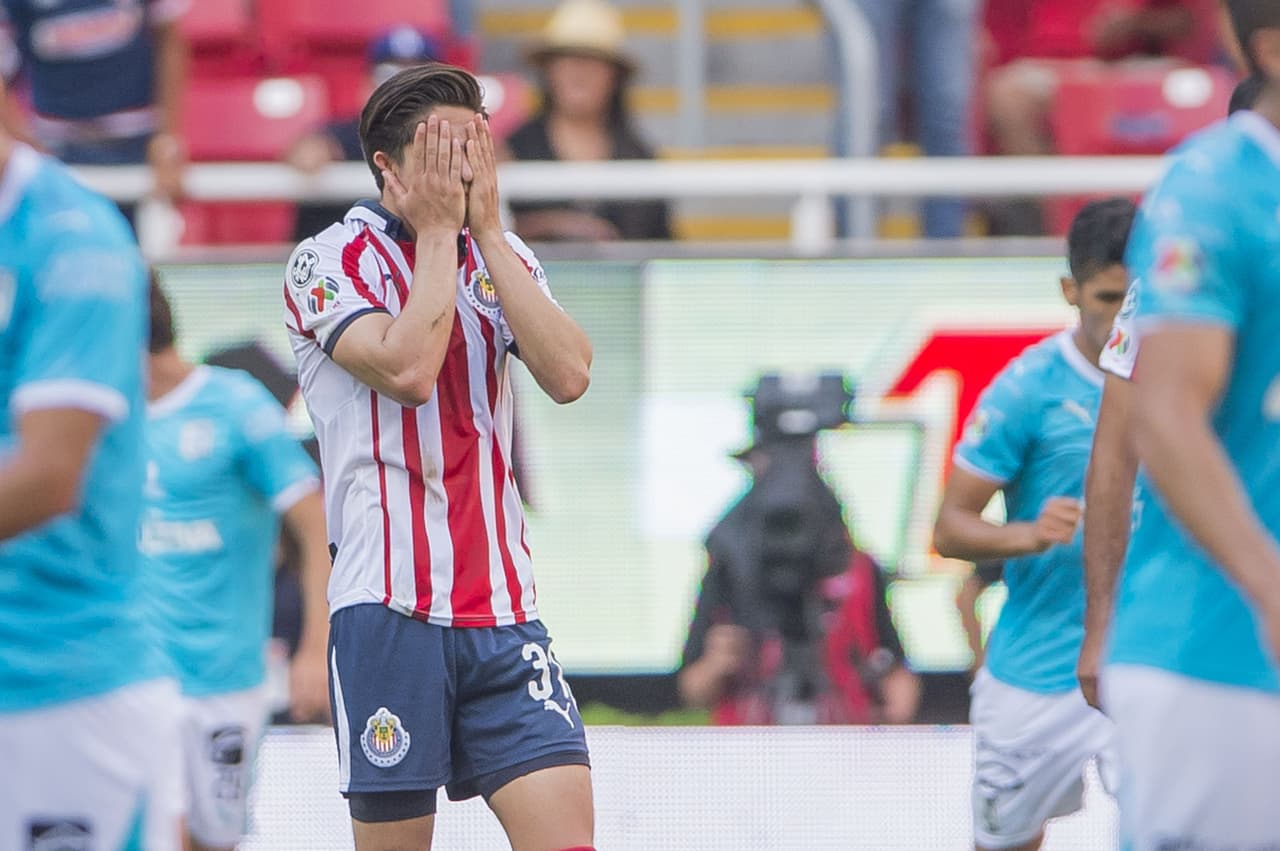 <b>LO PEOR:</b> Chivas sufrió y Querétaro les sacó un punto en la última jugada del partido.