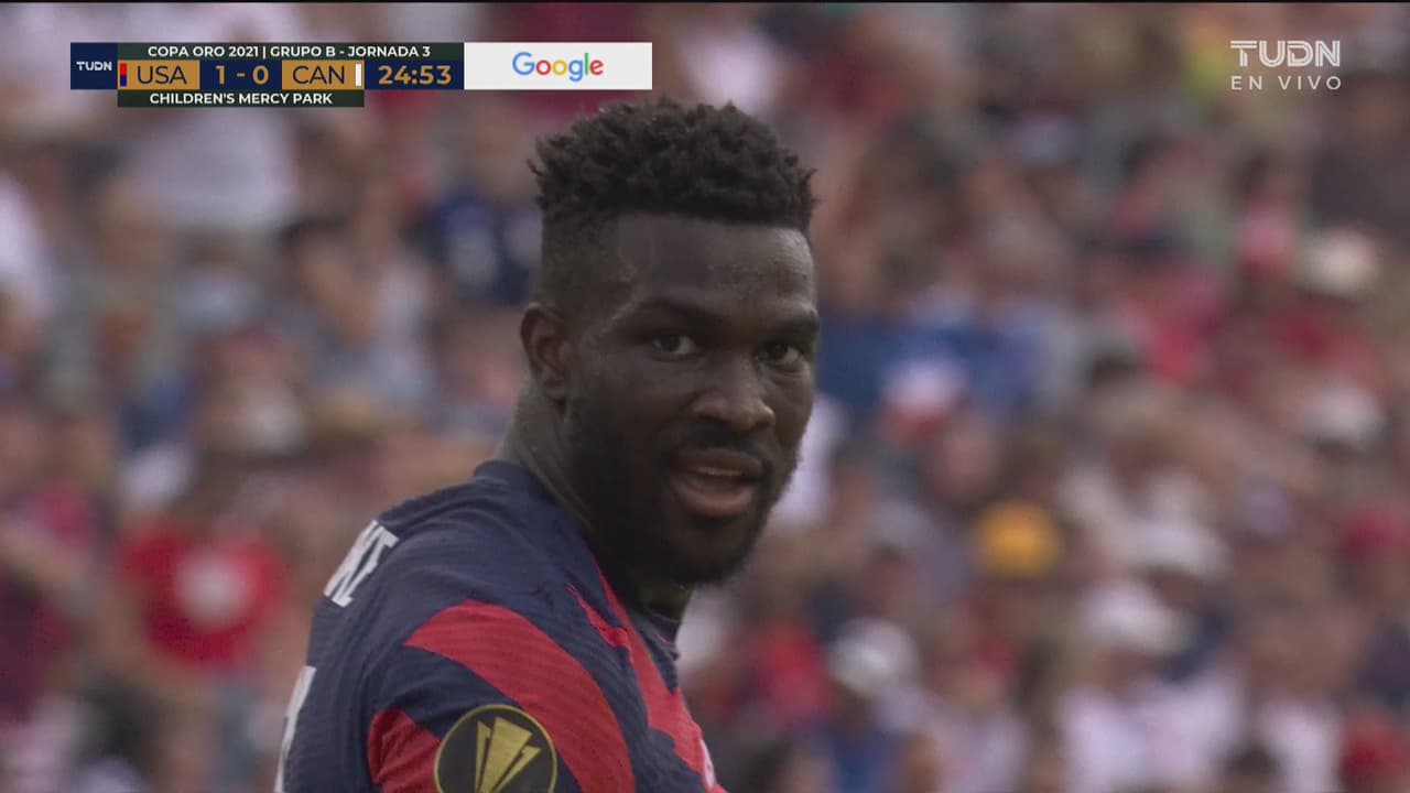 ¡La intenta de lujo! Dike casi anota un golazo para el Team USA