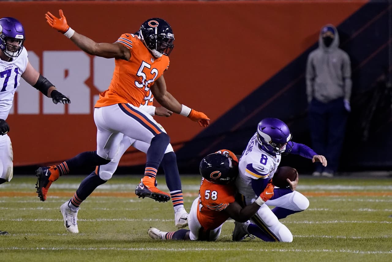 Adam Thielen se encraga de anotar dos touchdowns en la victoria 19-13 sobre los Bears en su propia casa.