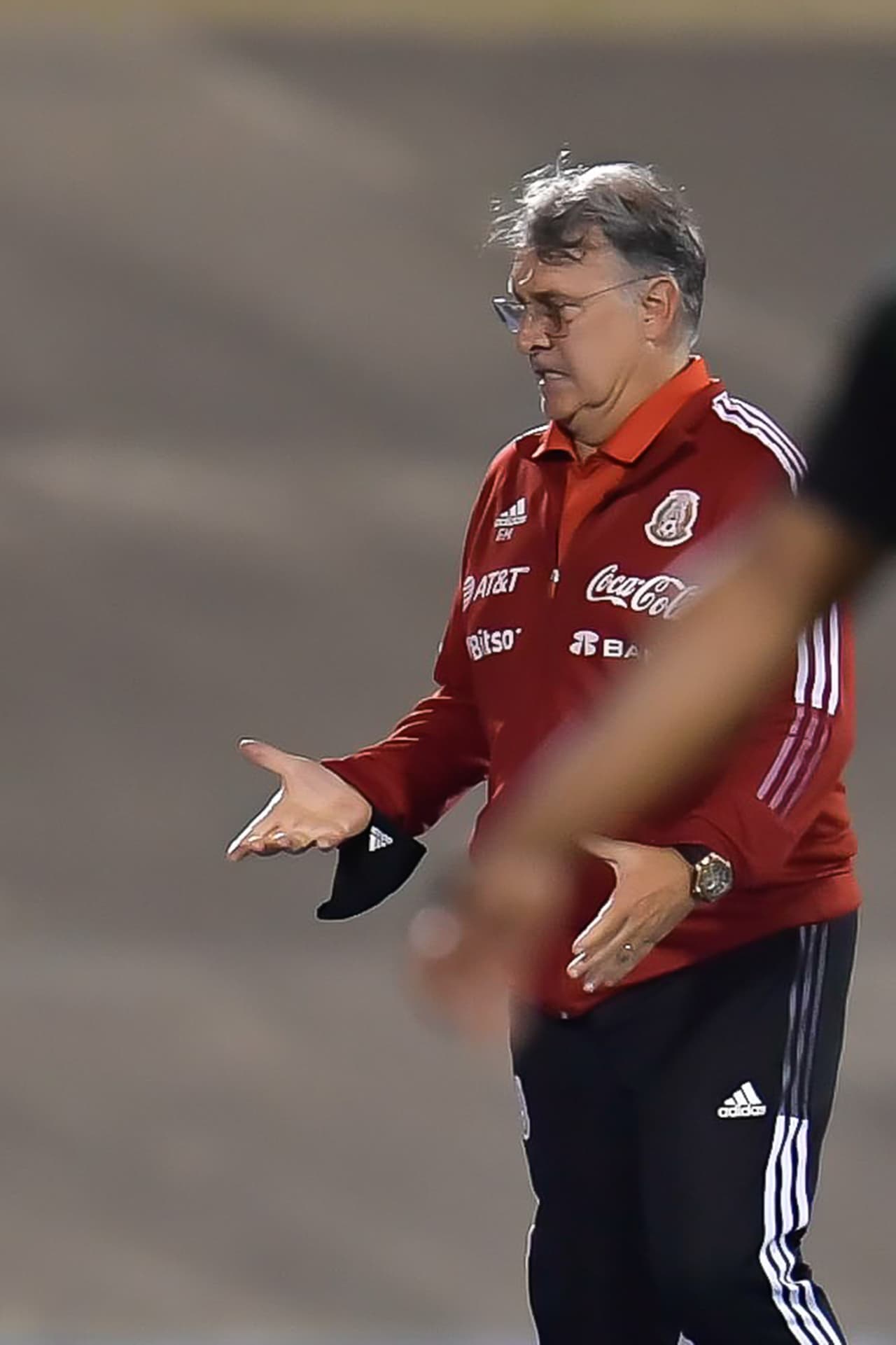 El Tata, solicitando explicaciones a las decisiones arbitrales.
<br>