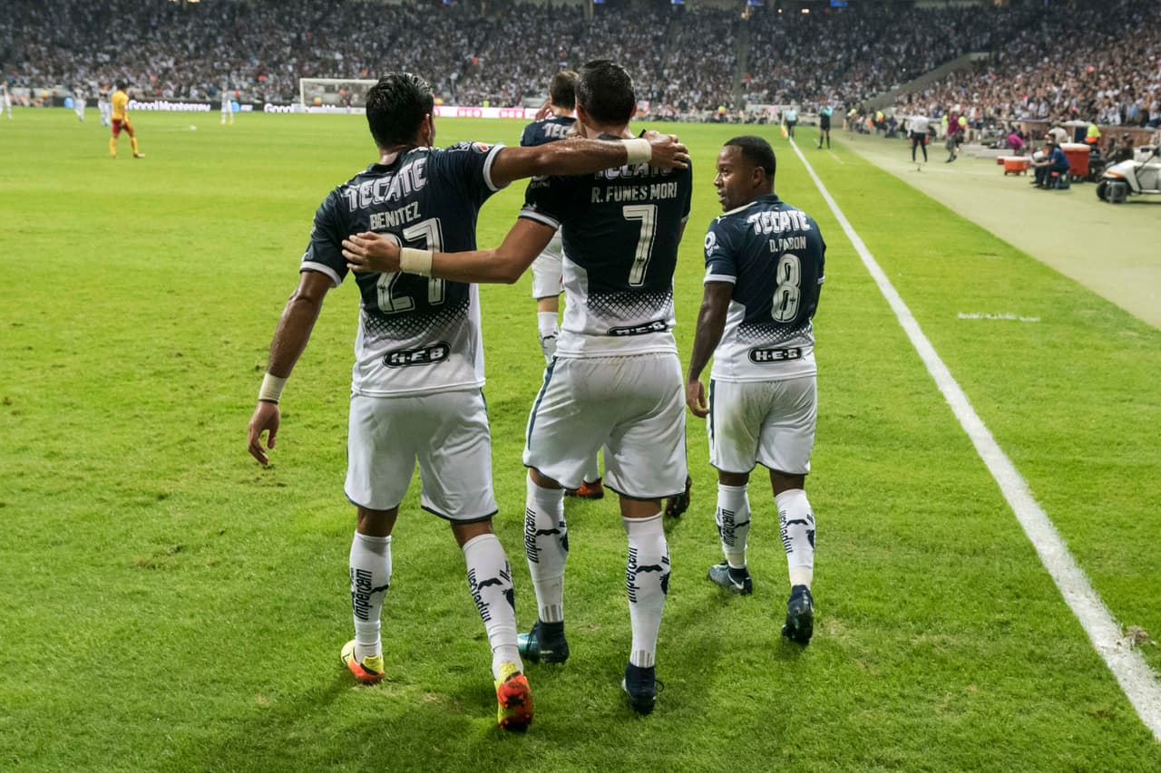 La fiesta siguió de la mano de Rogelio Funes Mori, quien marcó su doblete al minuto 29. Bastaron los primeros 30 minutos del partido para que las diferencias fueran abismales.