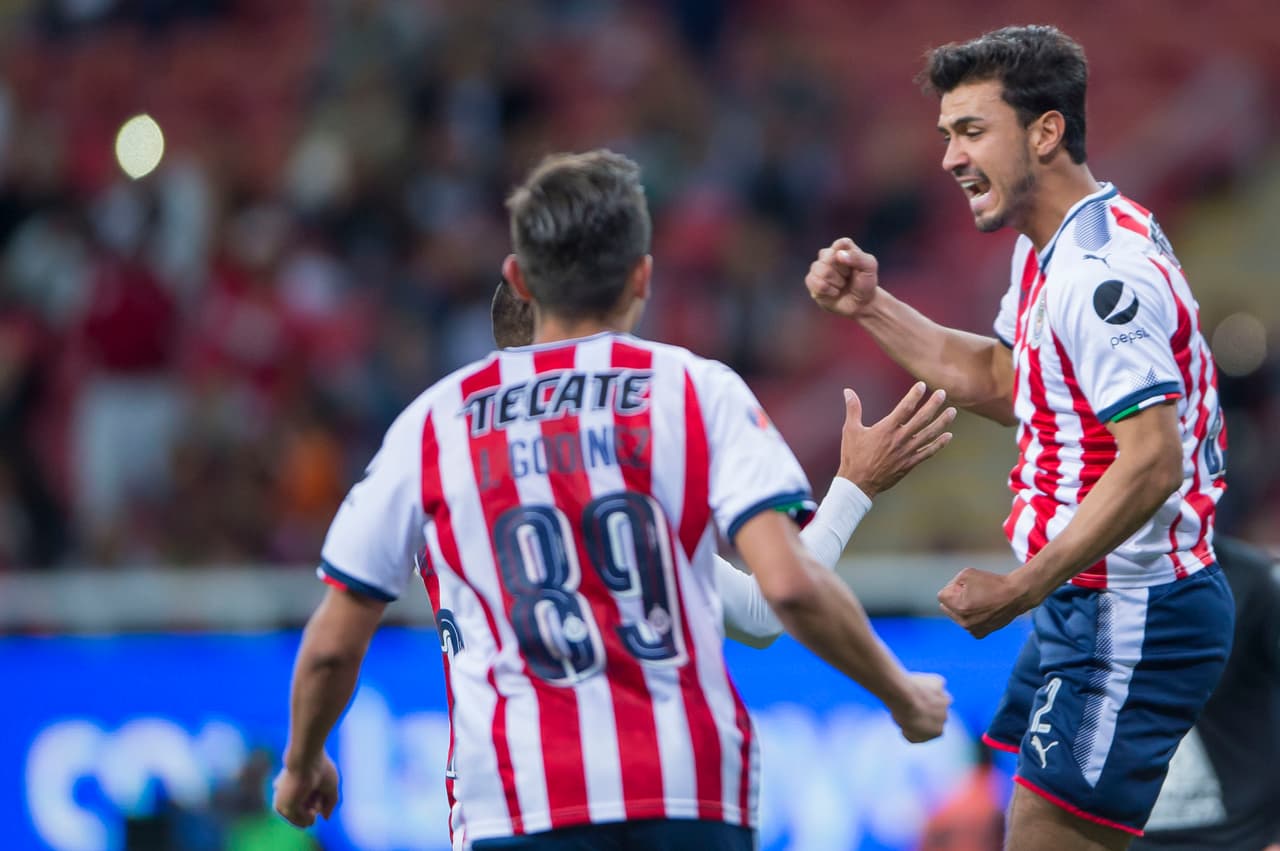 Alanís, que había sido separado del equipo hace algunas semanas, cobró de manera magistral el penal que le dio el empate a su equipo.